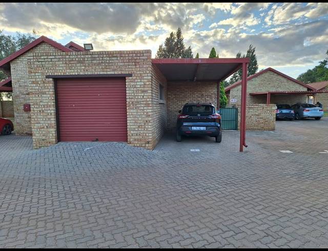 2 BEDROOM TOWNHOUSE FOR SALE IN KOOKRUS